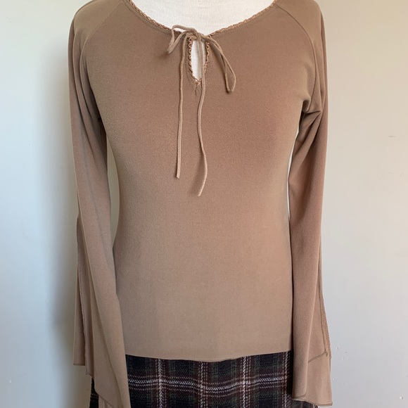 90s Bell Sleeve Keyhole Top - Picture 5 of 6